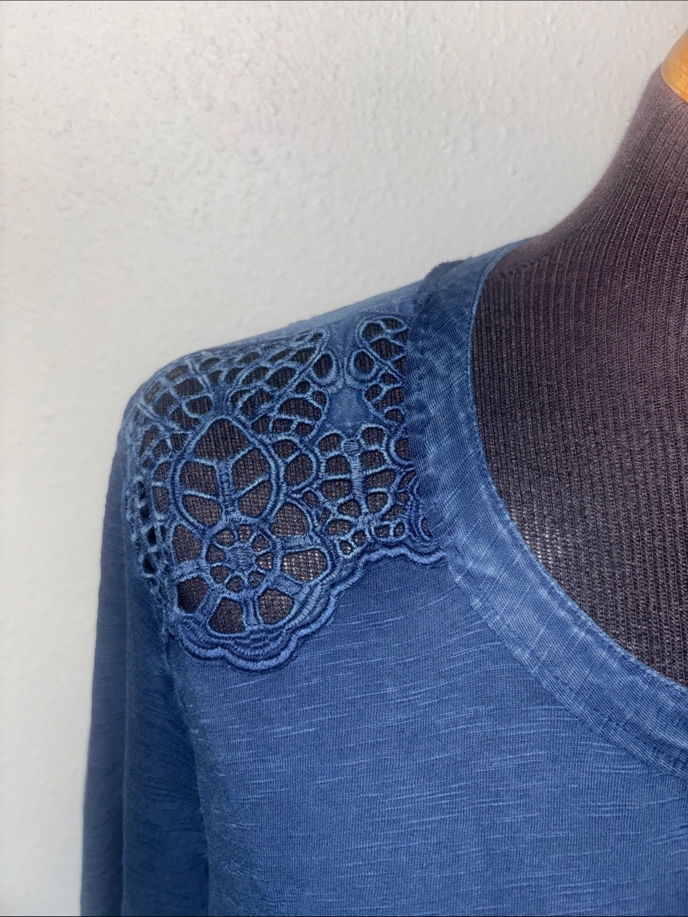 Lucky Brand Pullover Lace Trimmed Top size XL - Picture 3 of 9